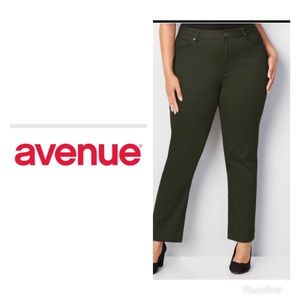 NWT Avenue Butter Denim straight leg jeans